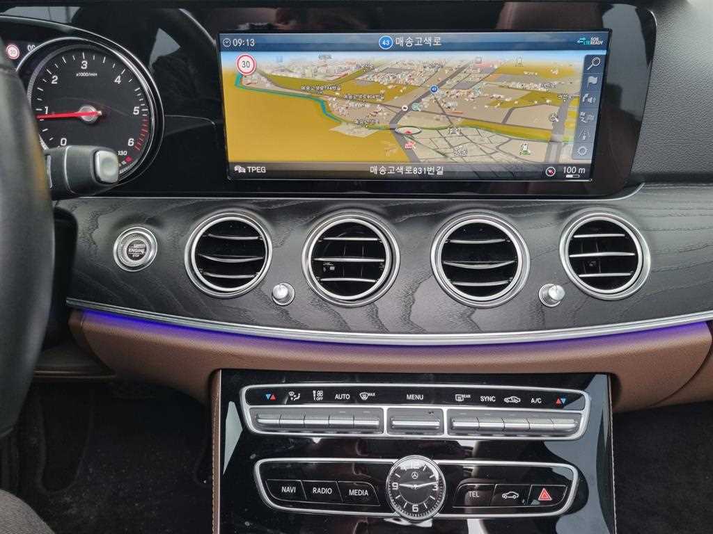 Mercedes Benz E class - Vista 5