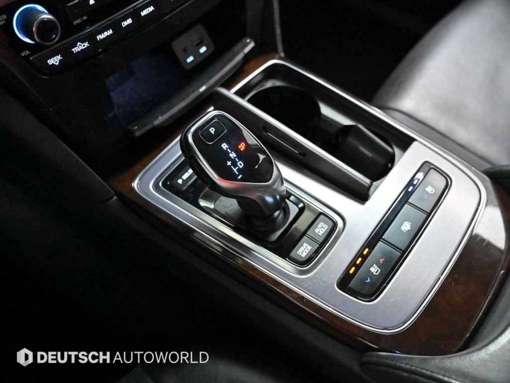 HYUNDAI Equus - Vista 9