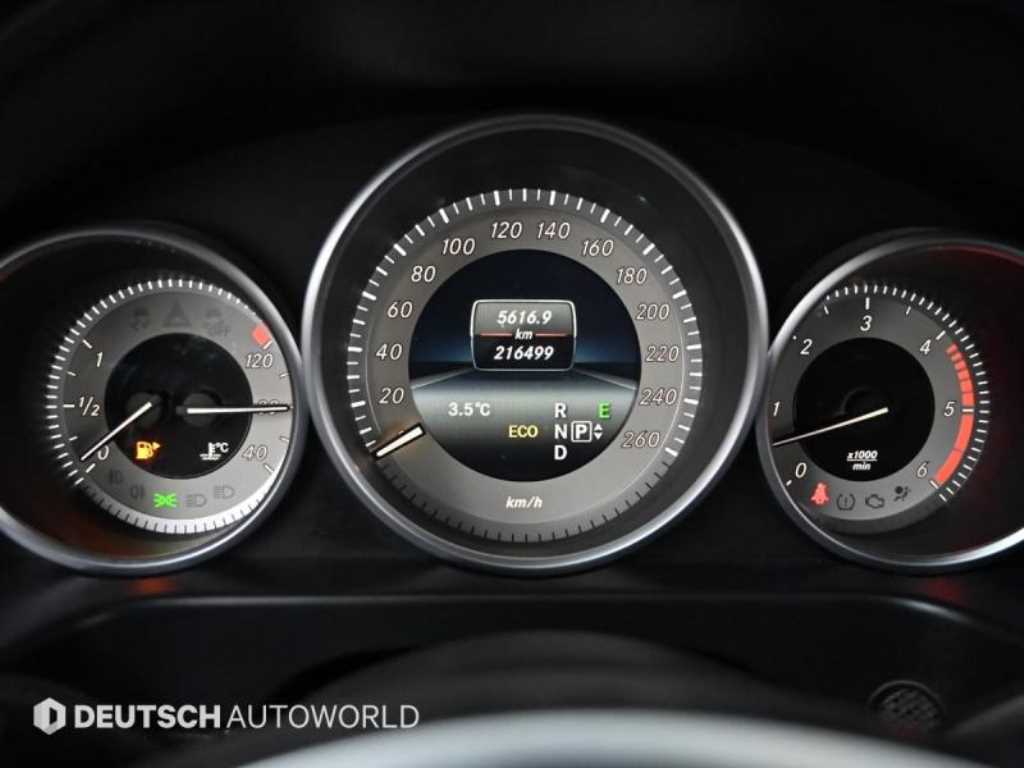 Mercedes Benz E class - Vista 8