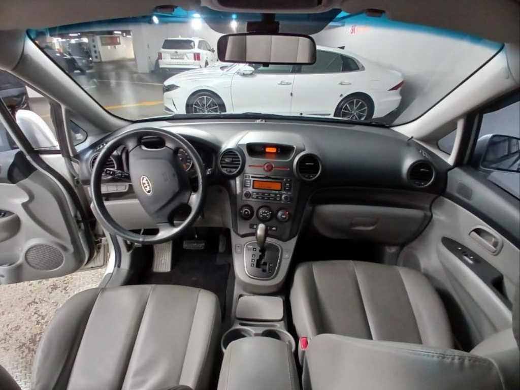 KIA Carens - Vista 6
