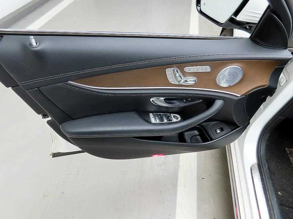 Mercedes Benz E class - Vista 11