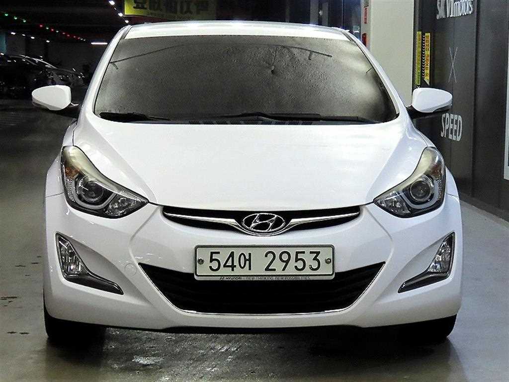 HYUNDAI Avante - Vista 2