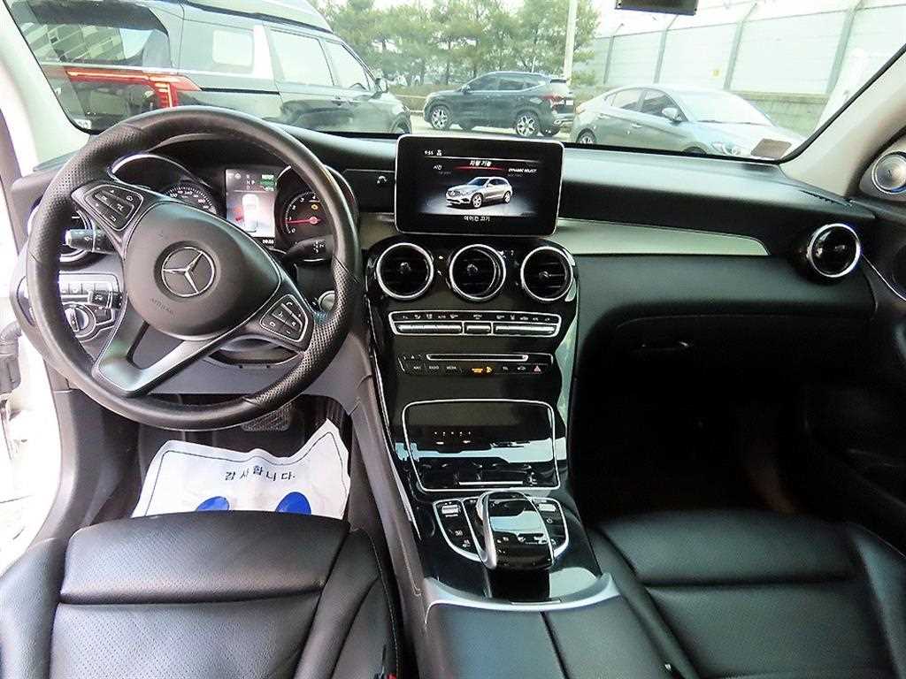 Mercedes Benz GLC Class - Vista 7