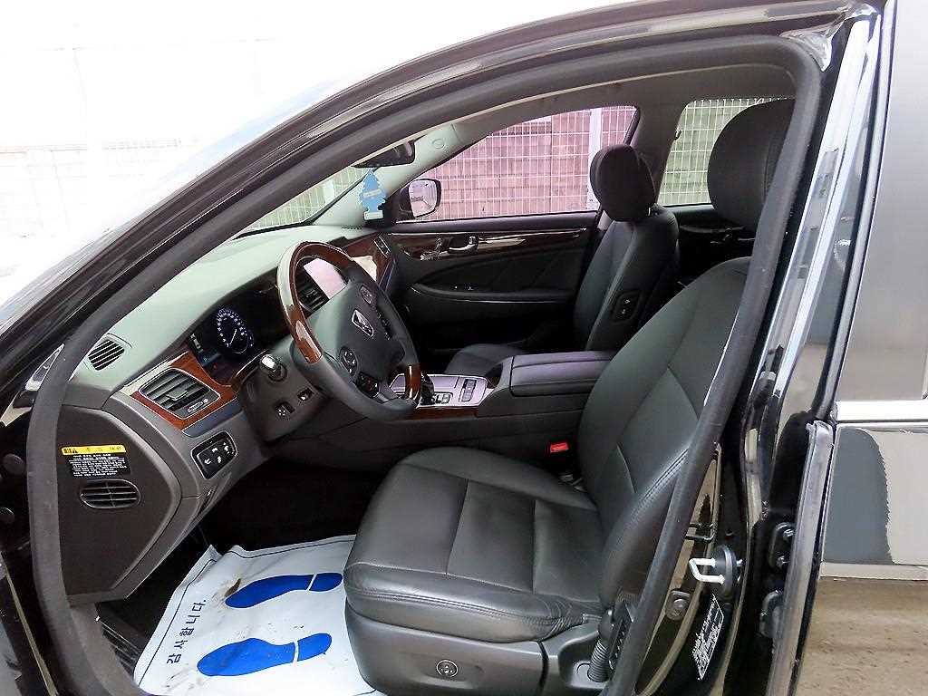 HYUNDAI Equus - Vista 5