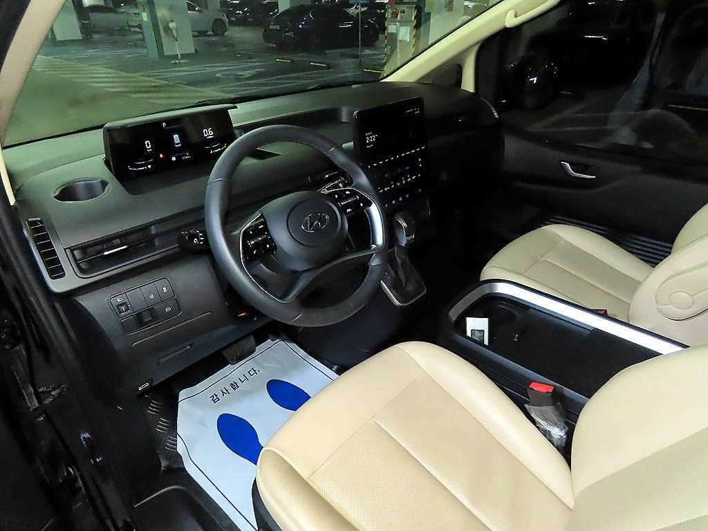 HYUNDAI Staria - Vista 10