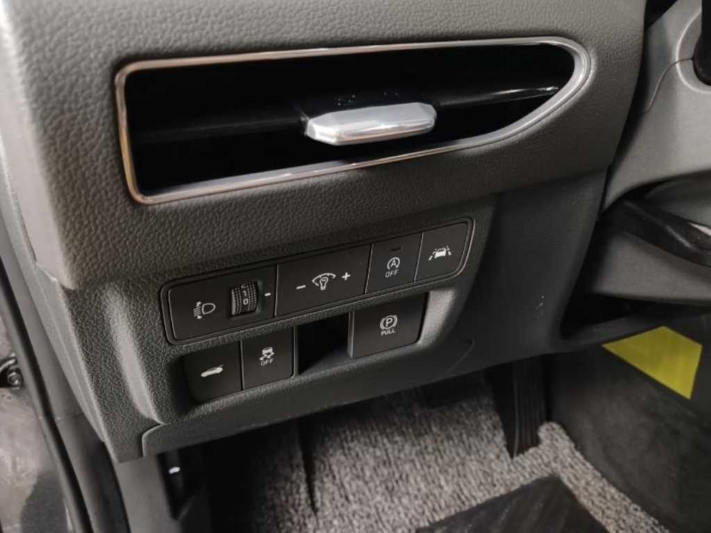 HYUNDAI Sonata - Vista 10