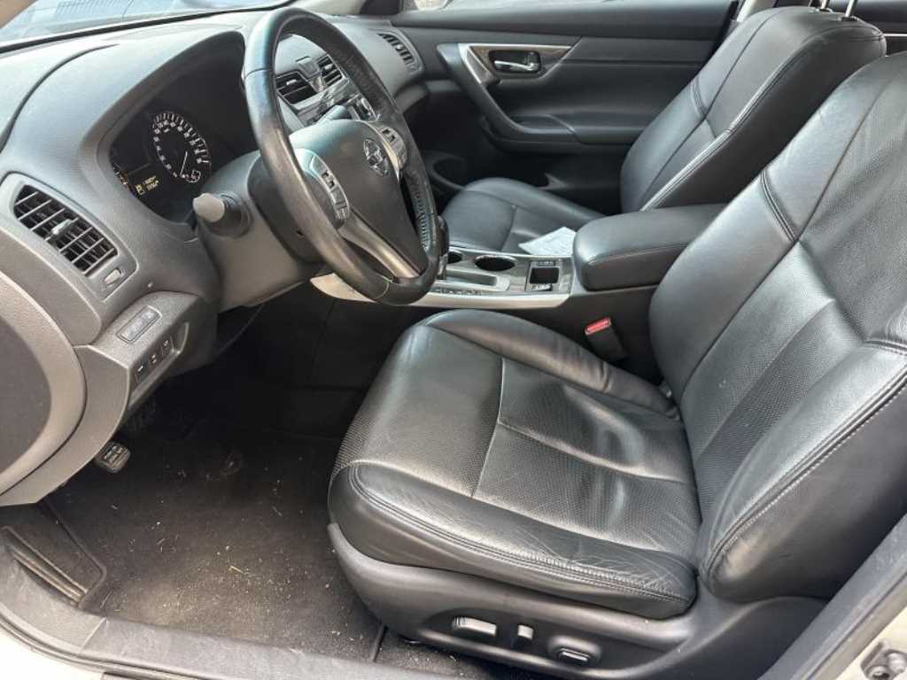 Nissan Altima - Vista 4