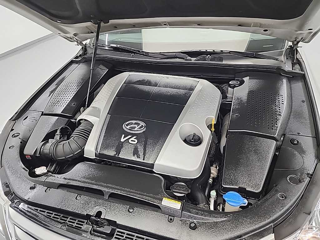 HYUNDAI Genesis - Vista 5