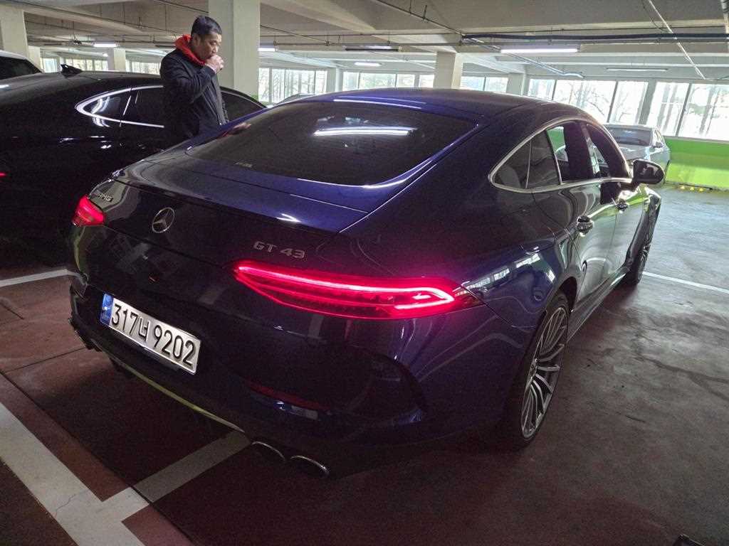 Mercedes Benz AMG GT - Vista 5