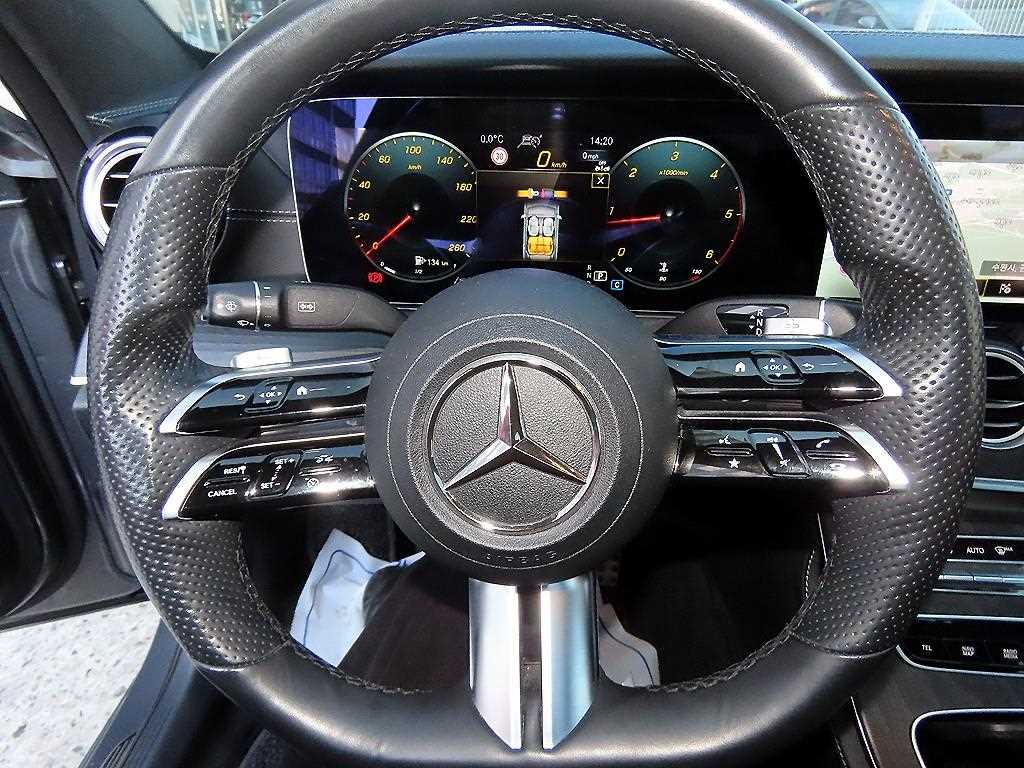 Mercedes Benz E class - Vista 8