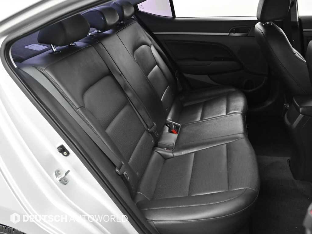 HYUNDAI Avante - Vista 12