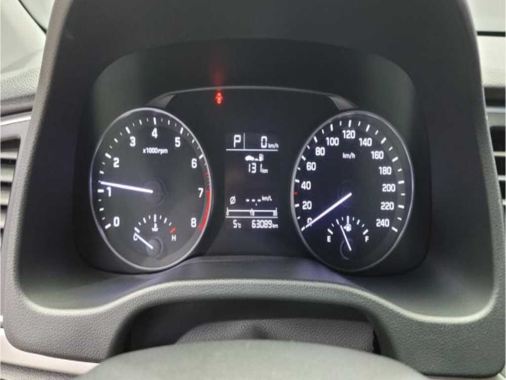 HYUNDAI Avante - Vista 5