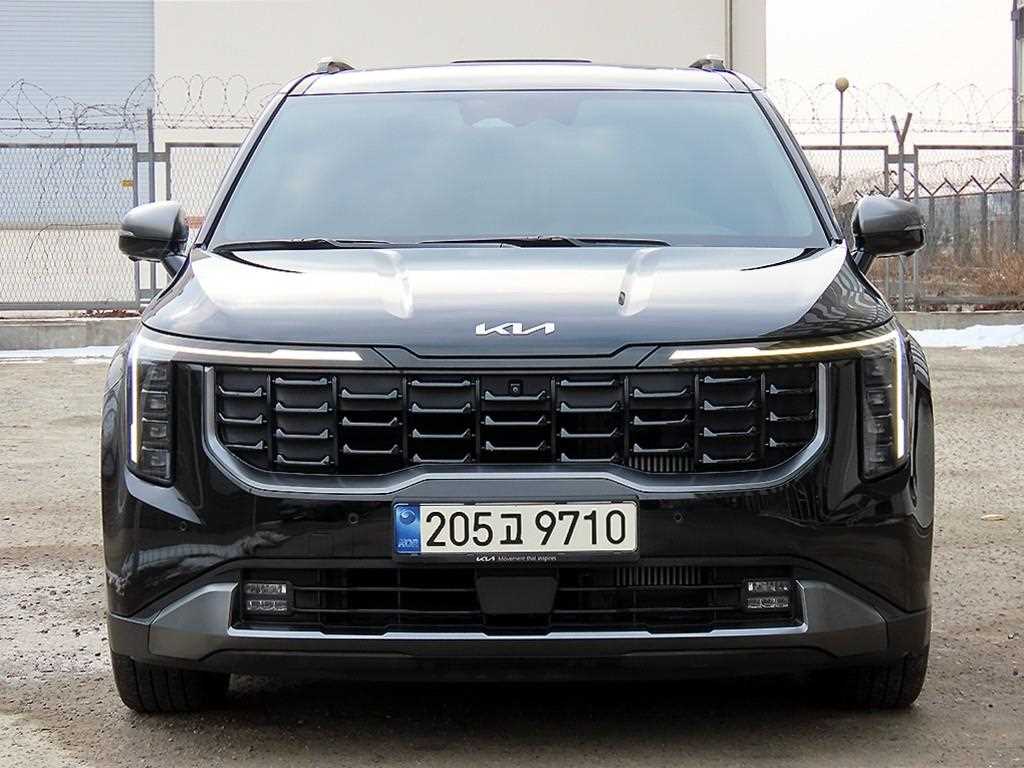 KIA Carnival 2024 Negro - Importación desde Corea - HF Imports Iquique - Foto 1