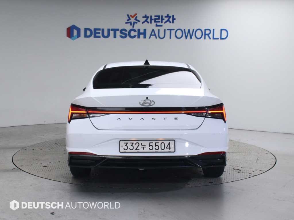 HYUNDAI Avante - Vista 4