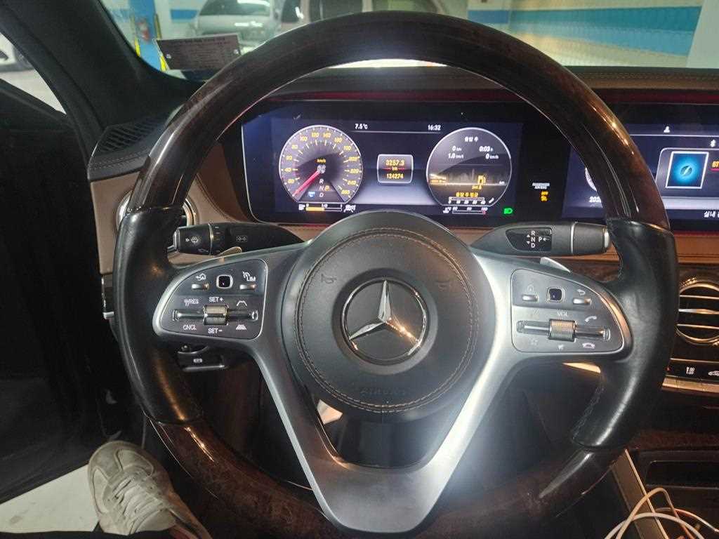 Mercedes Benz S Class - Vista 11