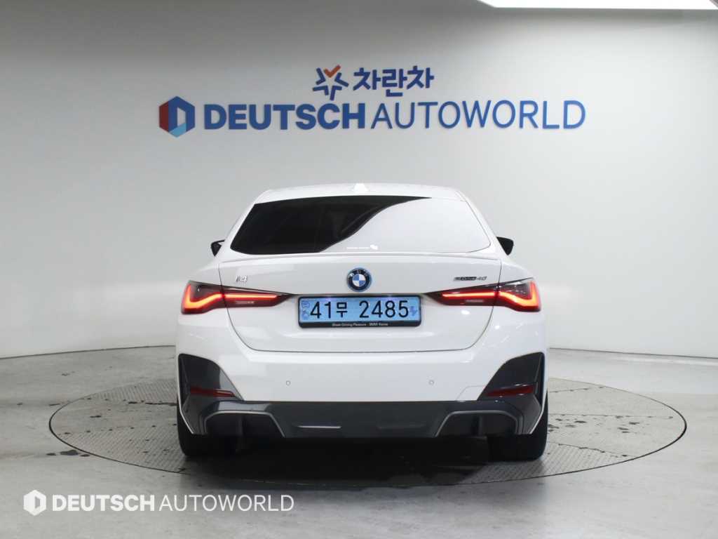 BMW i4 - Vista 4