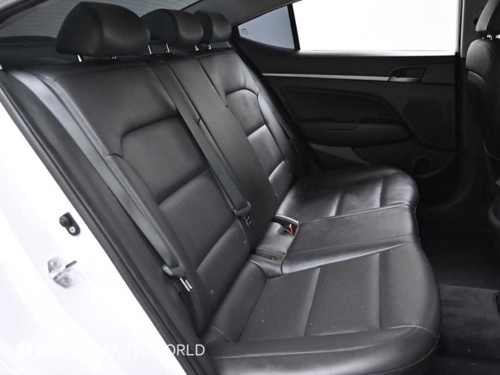 HYUNDAI Avante - Vista 12