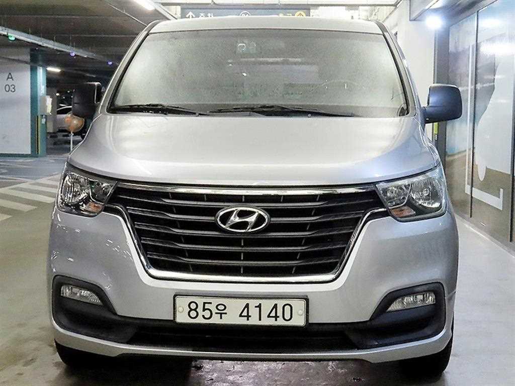 HYUNDAI Starex - Vista 2