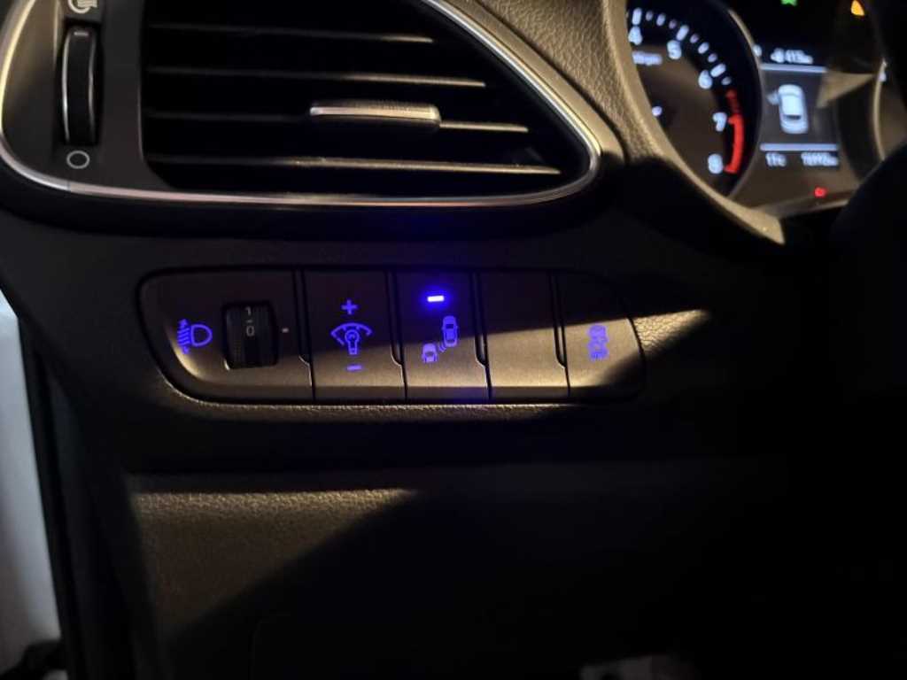 HYUNDAI i30 2018 Blanco - Importación desde Corea - HF Imports Iquique - Foto 15