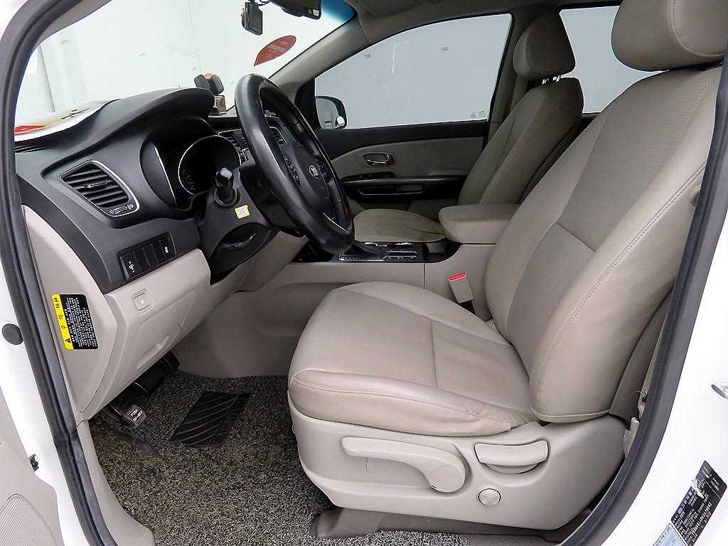 KIA Carnival - Vista 6