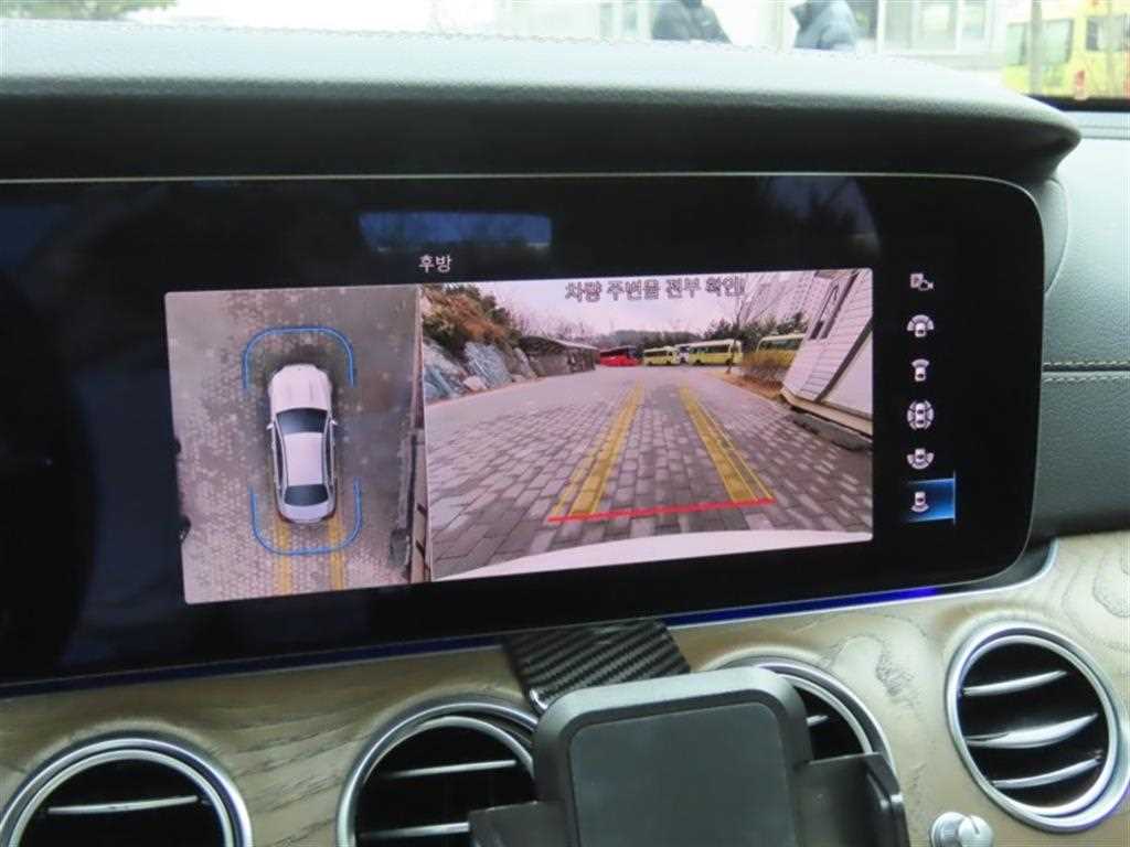 Mercedes Benz E class - Vista 9