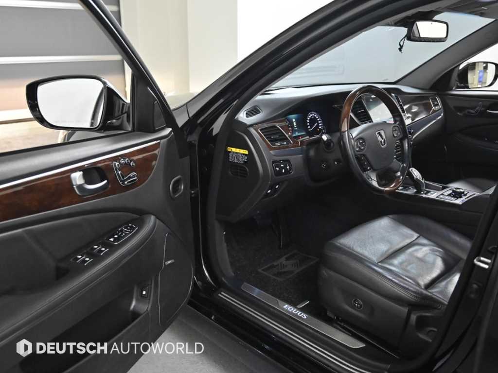 HYUNDAI Equus - Vista 11