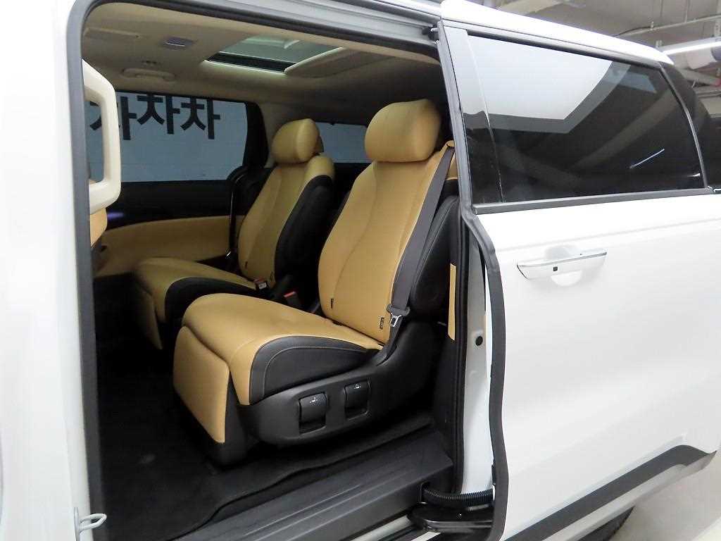KIA Carnival - Vista 12