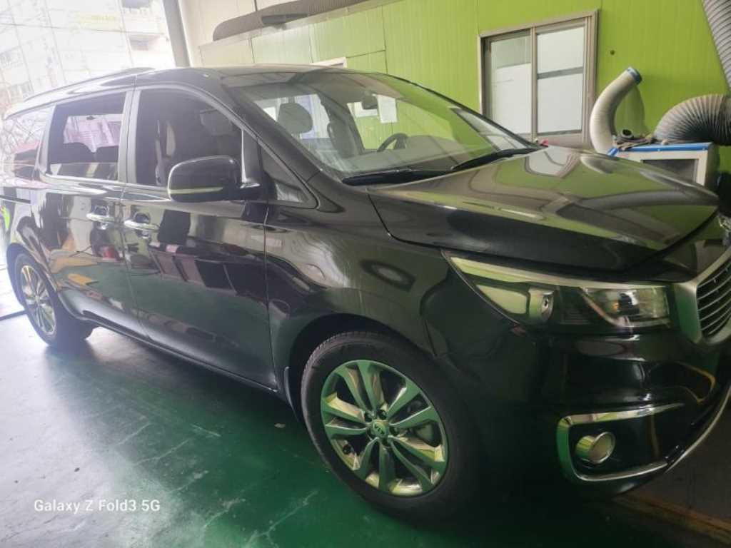 KIA Carnival - Vista 5