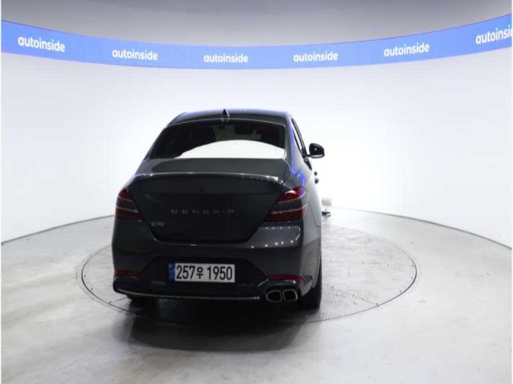 Genesis G70 - Vista 3