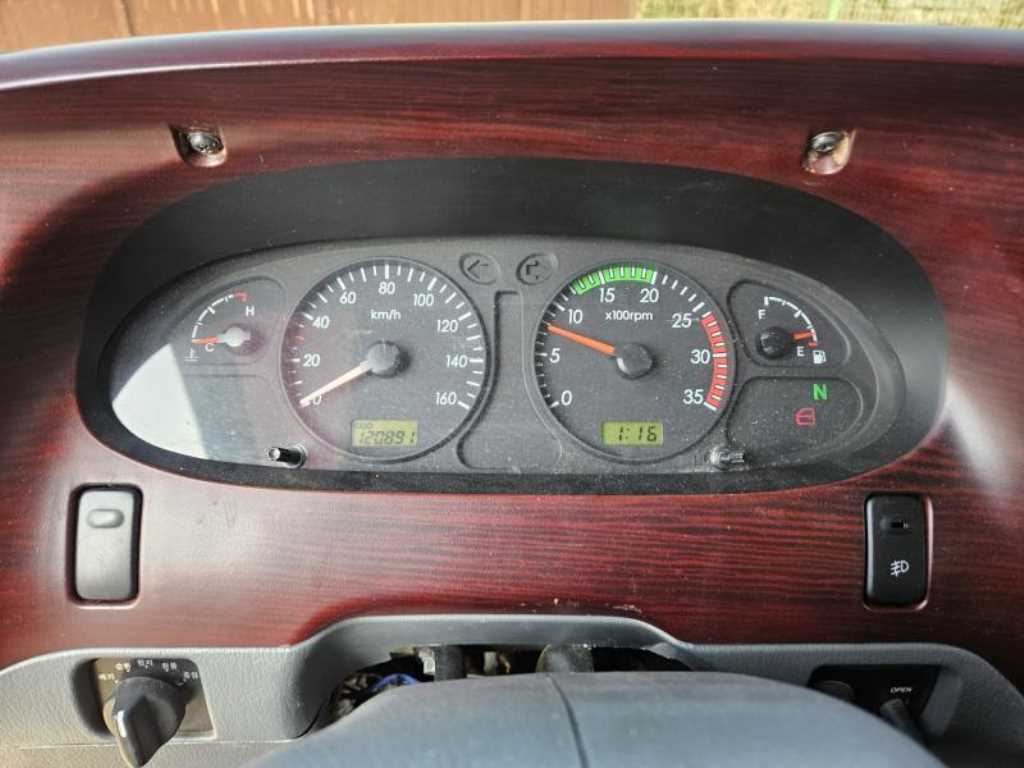 medium and large bus Hyundai bus - Vista 7