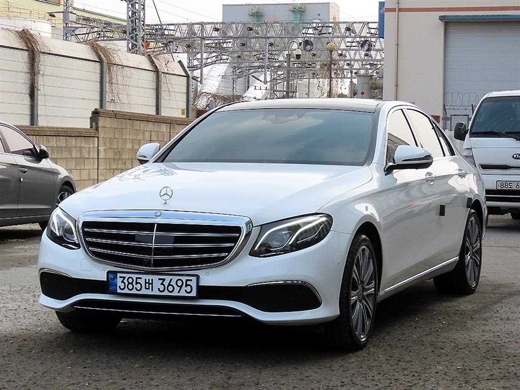 Mercedes Benz E class - Vista 2