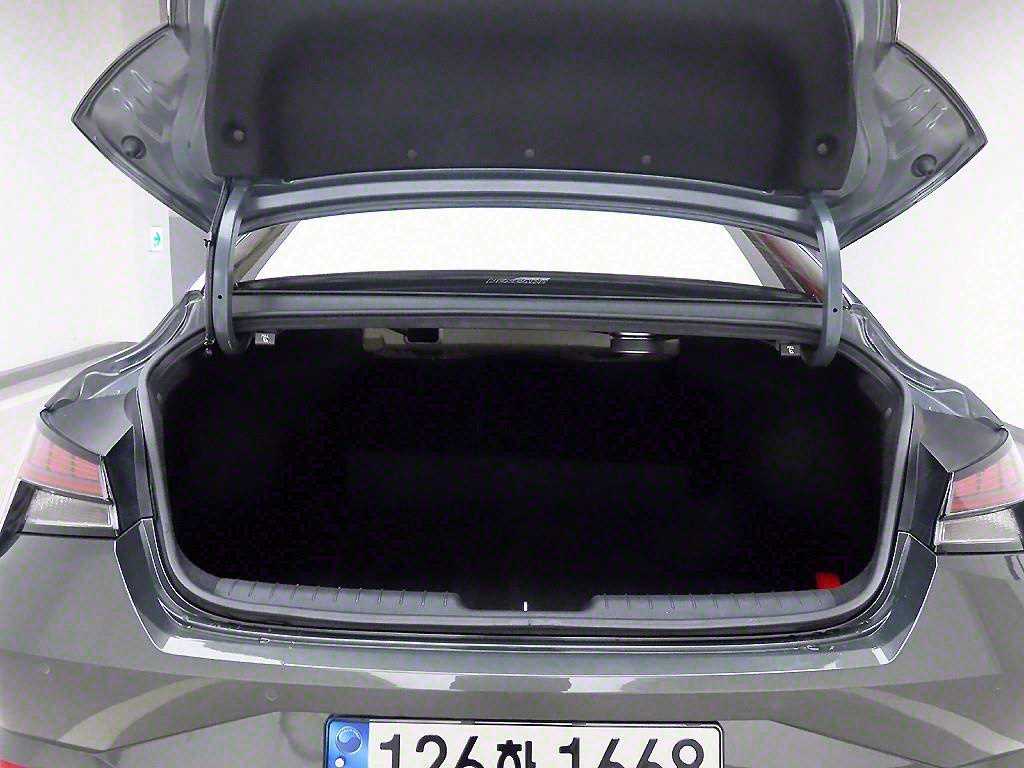 HYUNDAI Avante - Vista 5