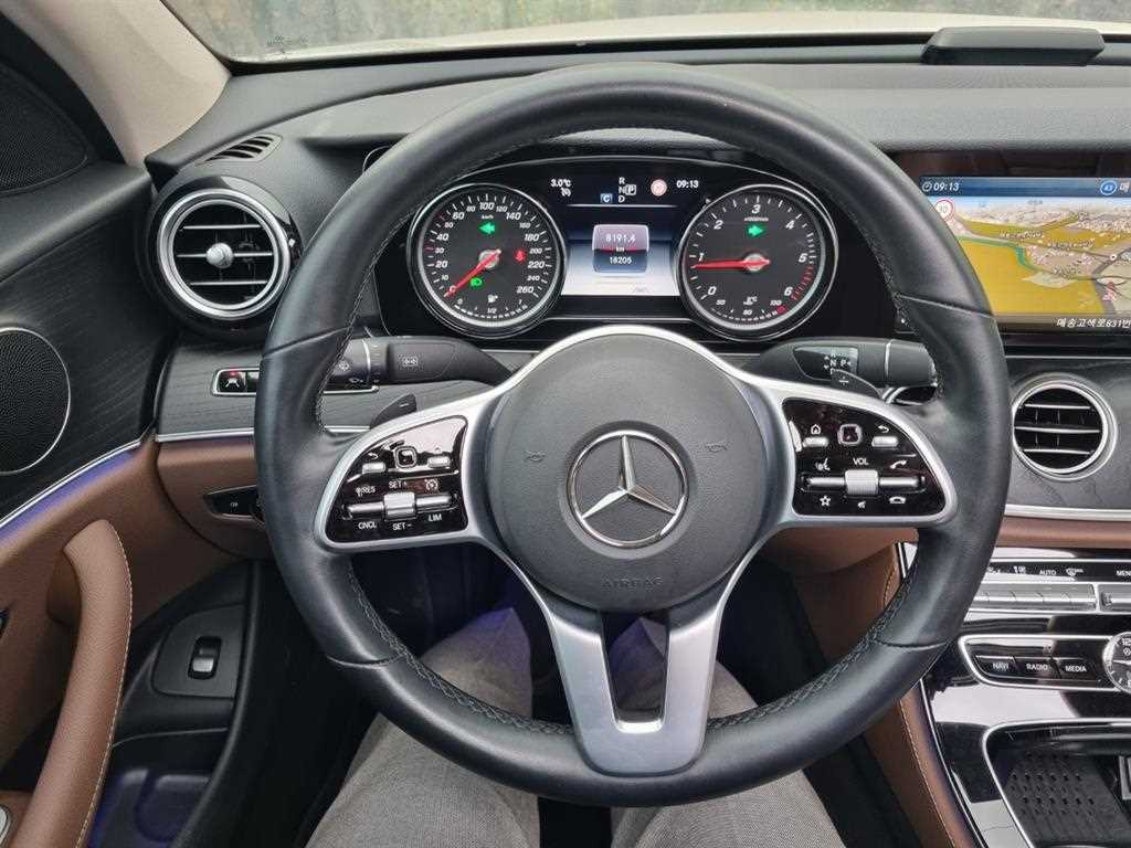 Mercedes Benz E class - Vista 9