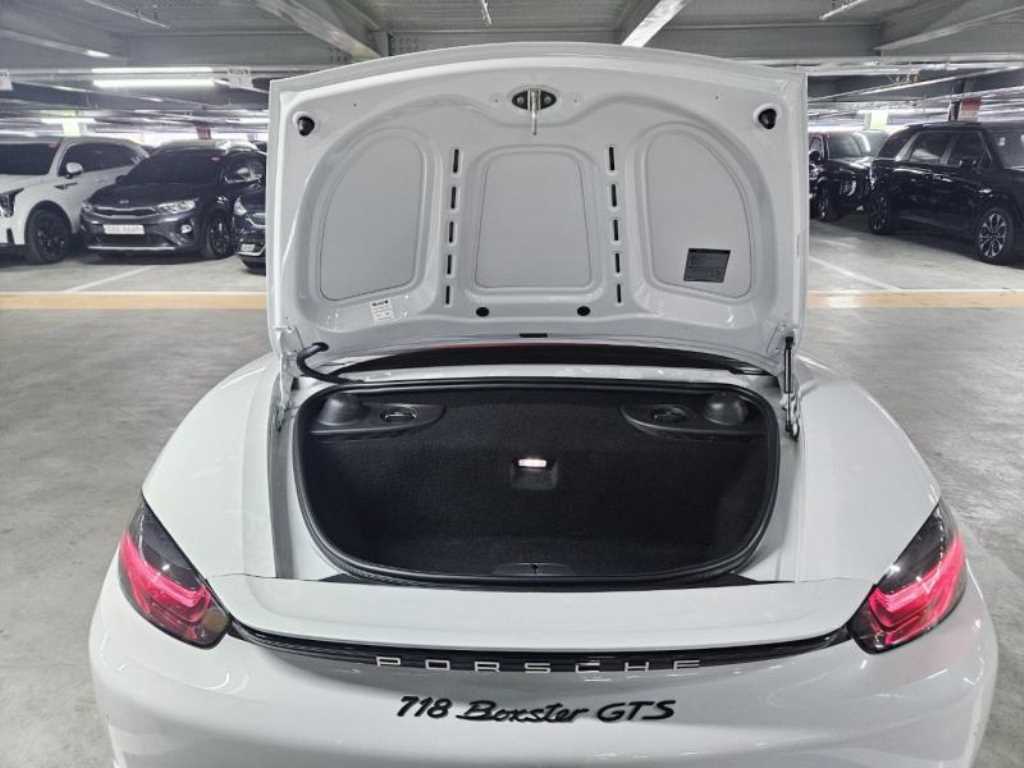 Porsche 718 - Vista 12