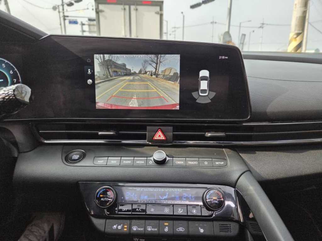 HYUNDAI Avante - Vista 10