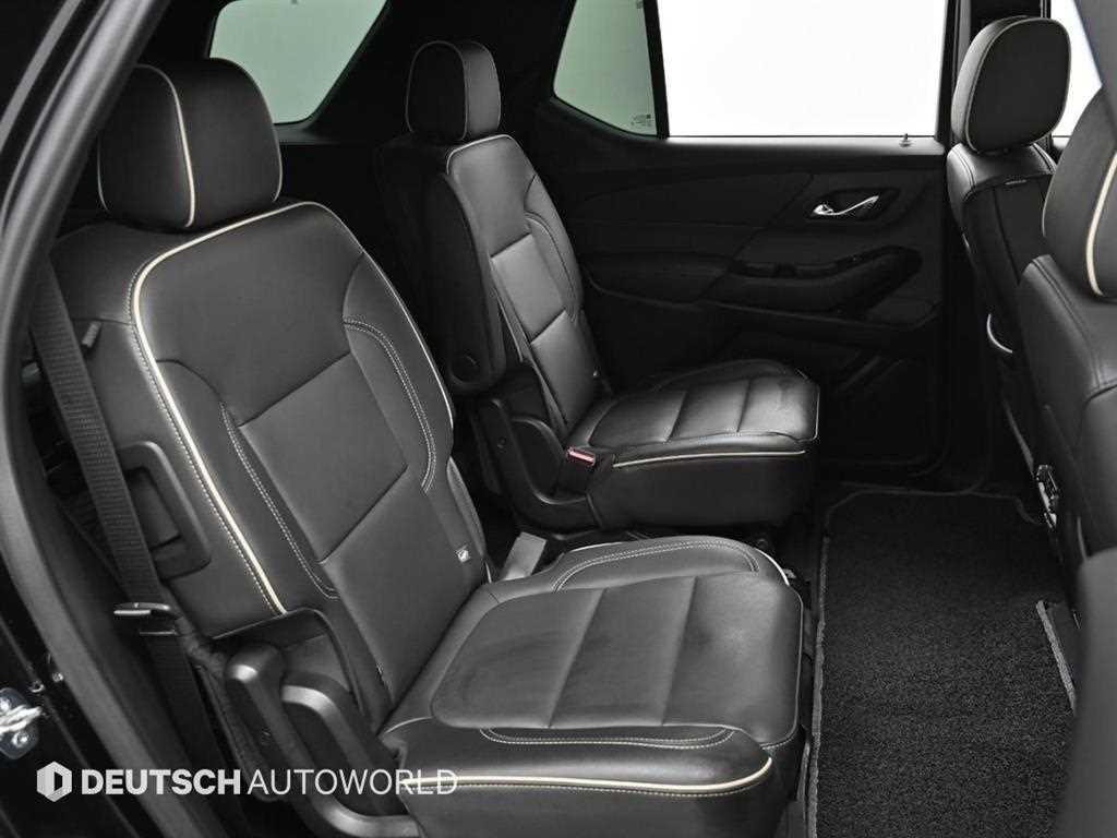 Chevrolet Travers - Vista 12