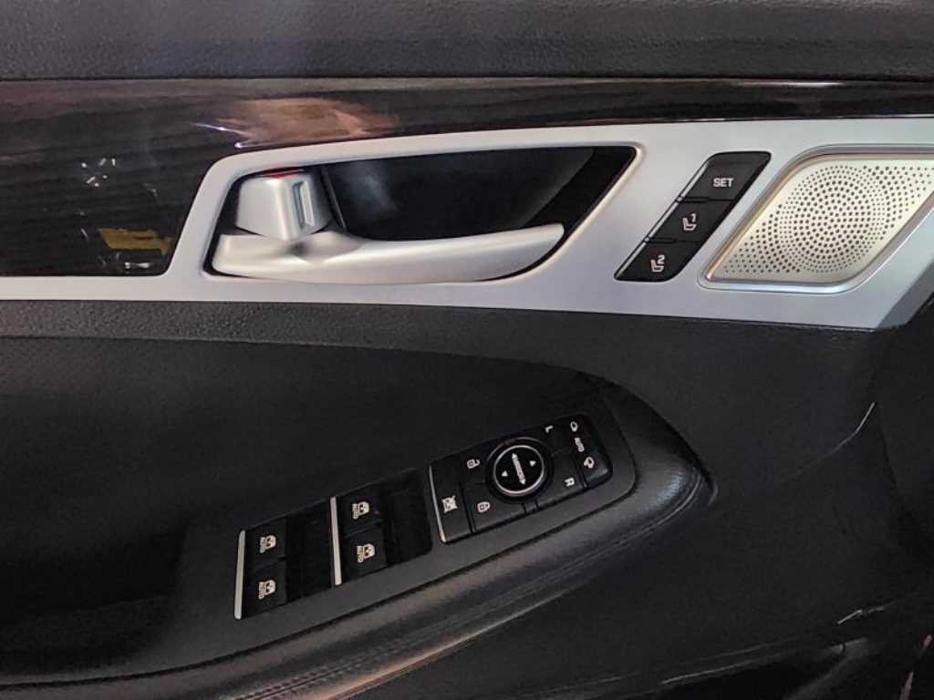 Genesis G80 - Vista 10