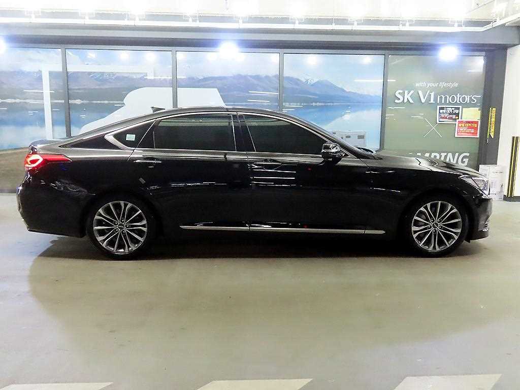 HYUNDAI Genesis - Vista 3