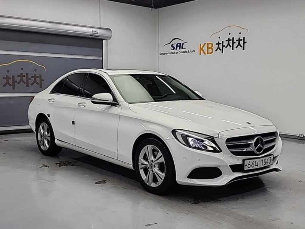Mercedes Benz C Class - Vista 4