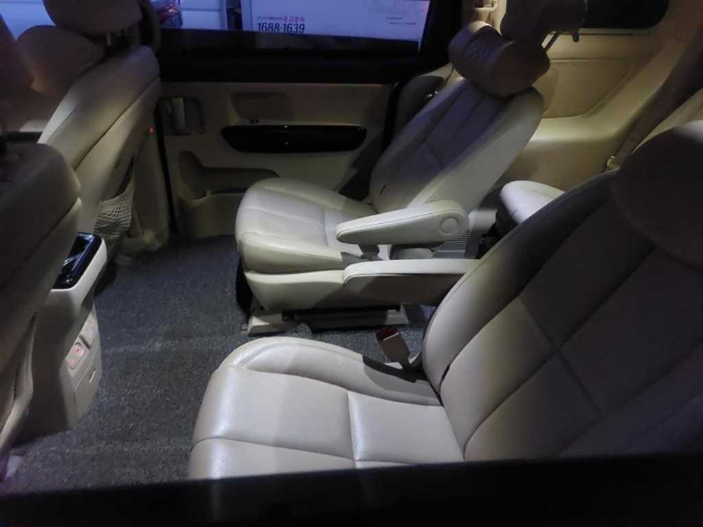 KIA Carnival - Vista 7