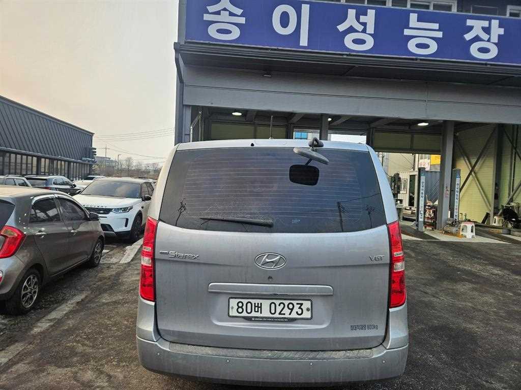 HYUNDAI Starex - Vista 3