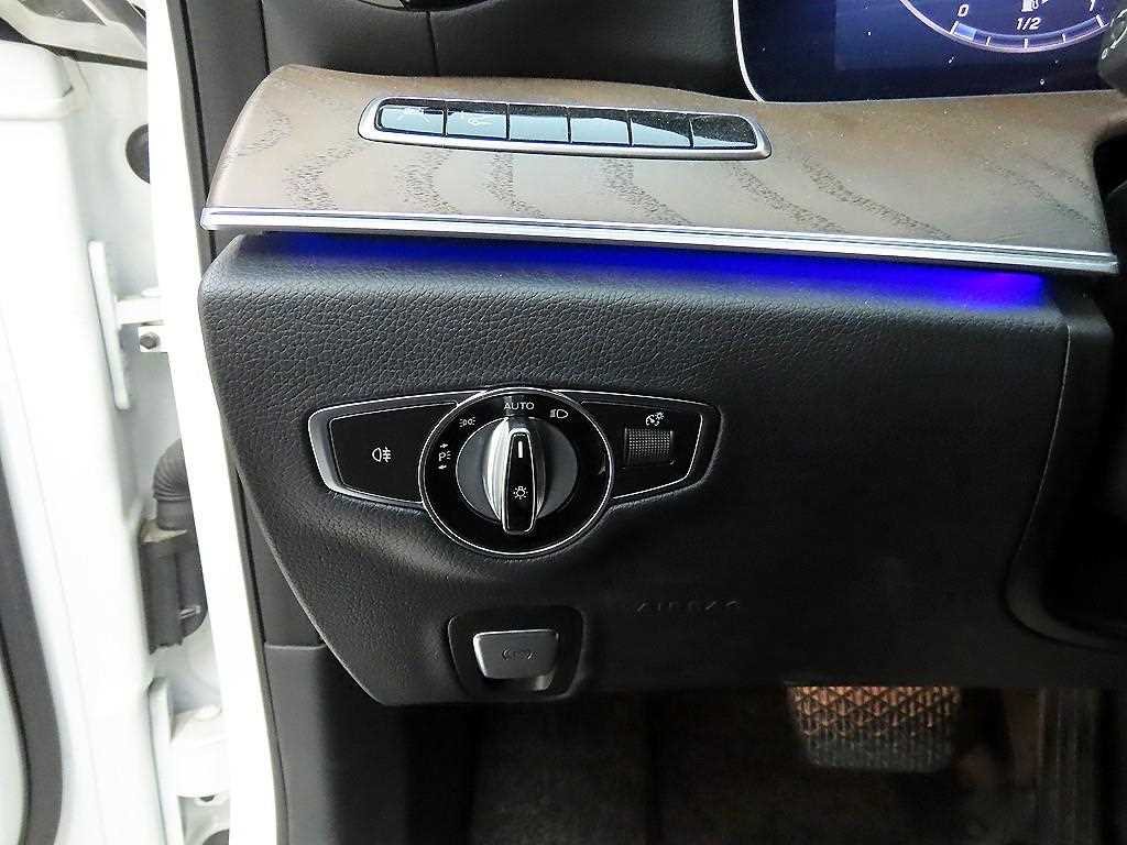 Mercedes Benz E class - Vista 12