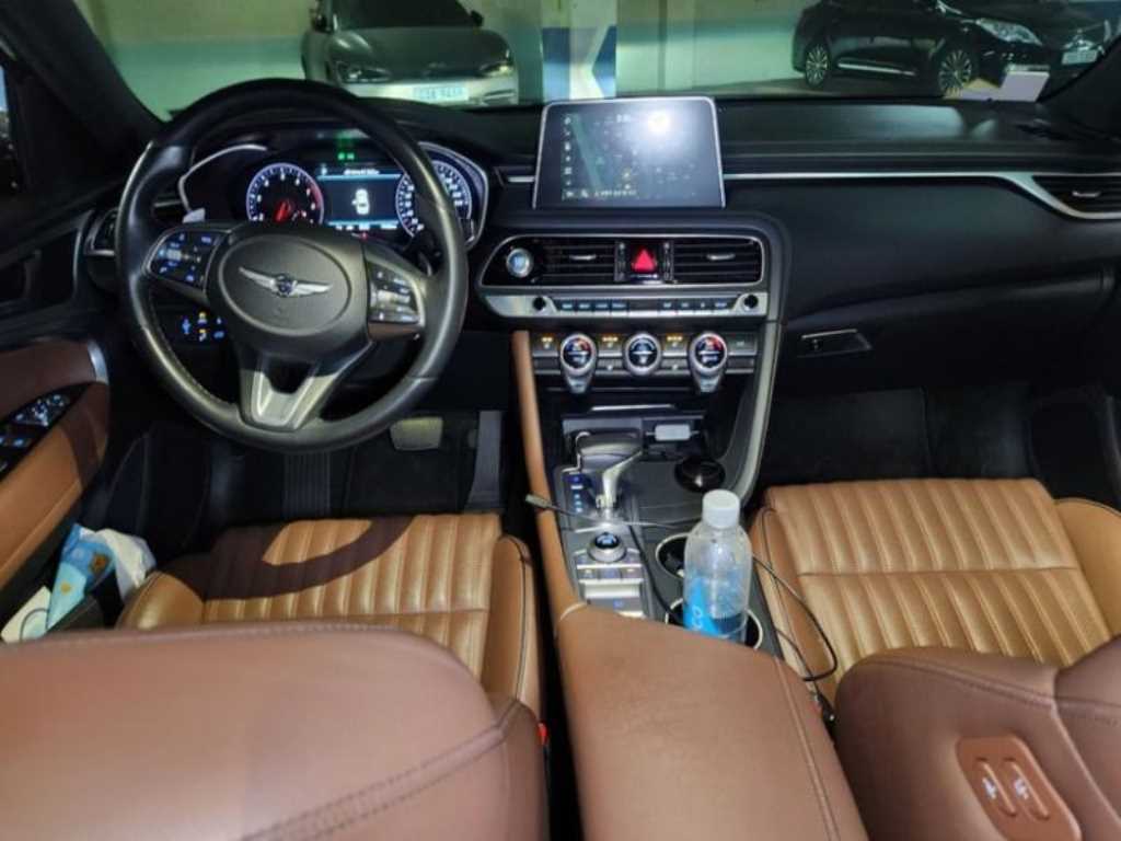 Genesis G70 - Vista 3