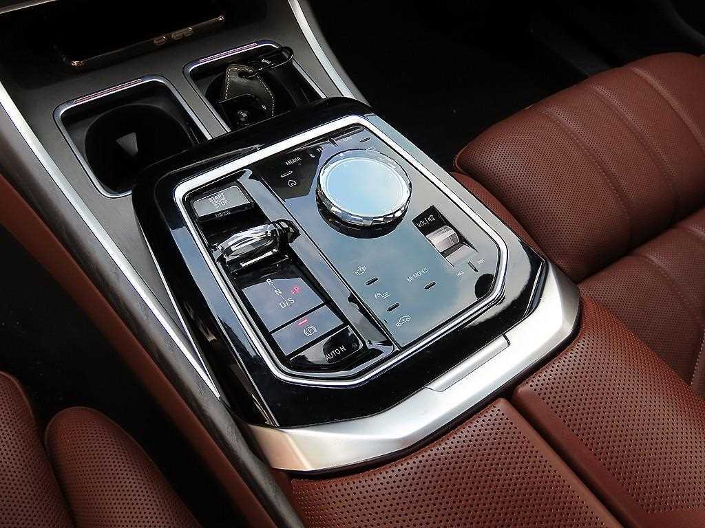 BMW 7 Series - Vista 11