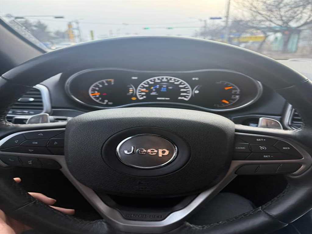 Jeep Cherokee - Vista 8