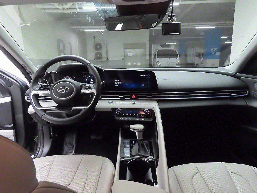 HYUNDAI Avante - Vista 8