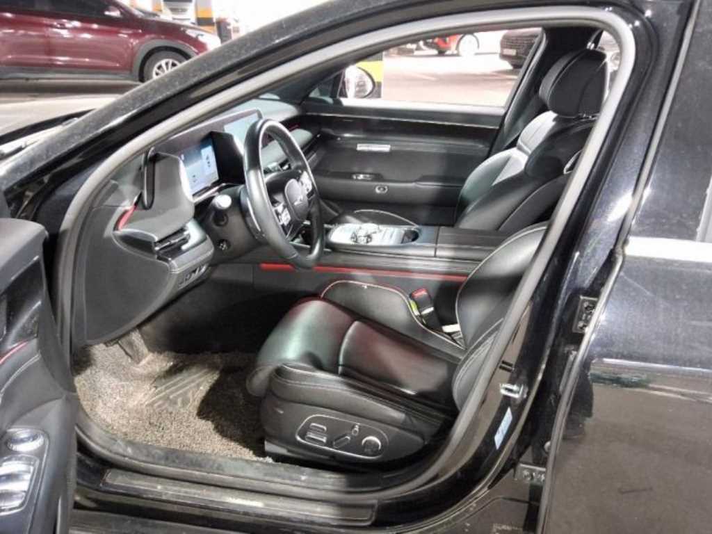 Genesis G90 - Vista 6