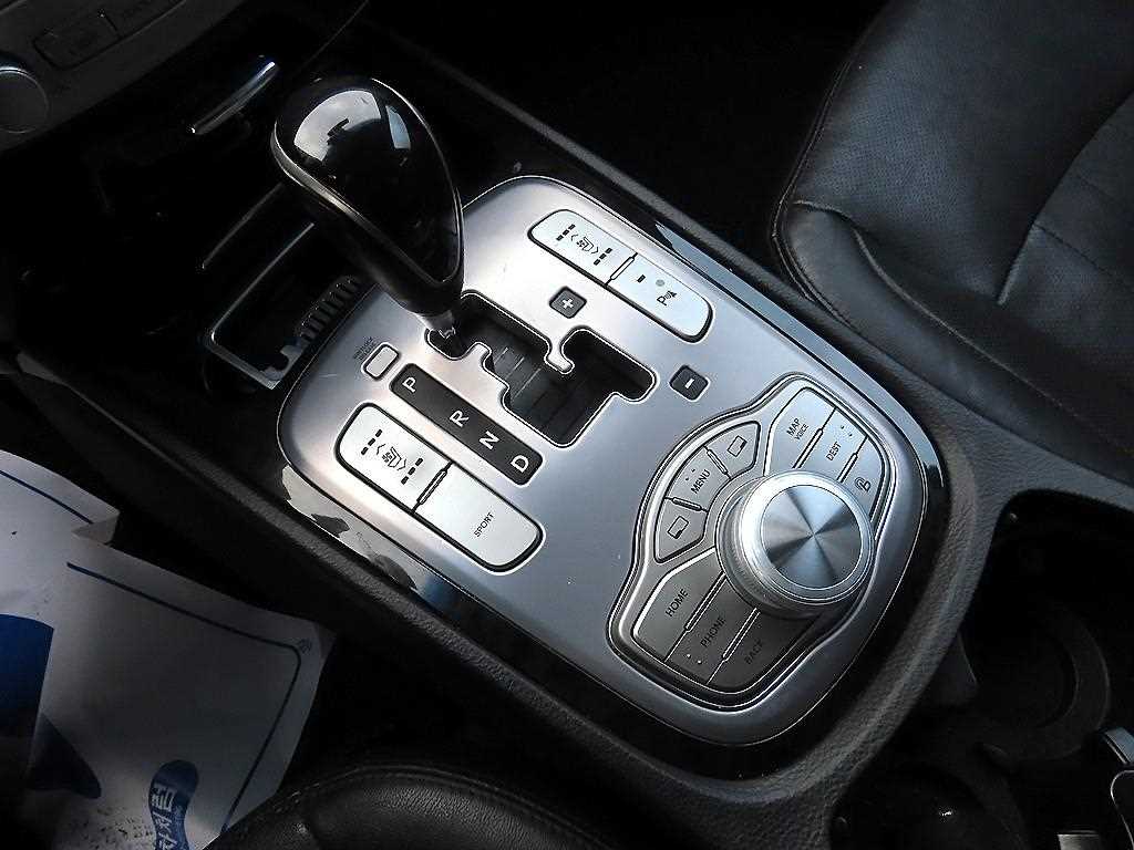 HYUNDAI Genesis - Vista 10