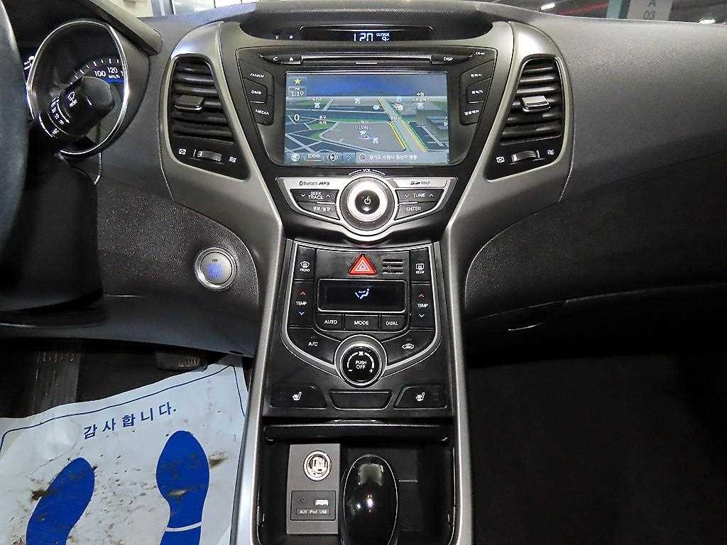 HYUNDAI Avante - Vista 11