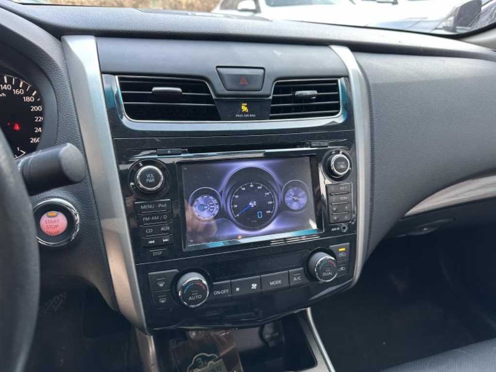 Nissan Altima - Vista 6